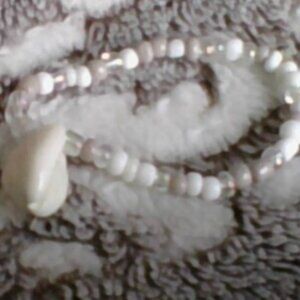 White Beaded Seashell Bracelet 🐚